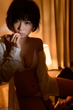 丰满岳妇饱满的双乳在线观看