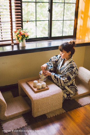 《隔壁女邻居》韩剧