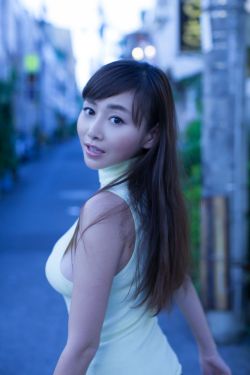 井川里予吃热狗红肠视频